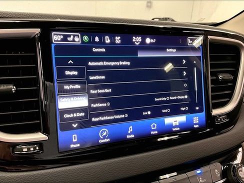 Used 2023 Chrysler Pacifica Touring-L FWD image 35