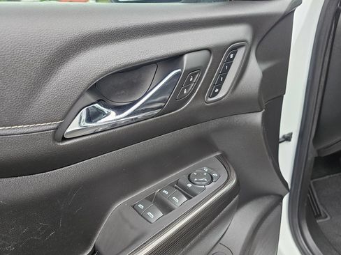Used 2019 GMC Acadia SLT AWD/4WD image 29