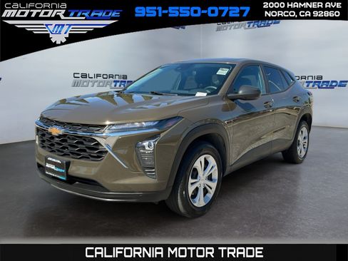 Used 2024 Chevrolet Trax LS FWD image 1