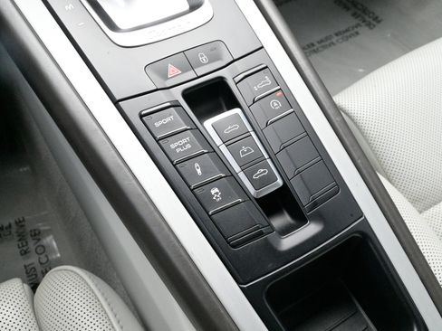 Used 2015 Porsche 911 Turbo image 31