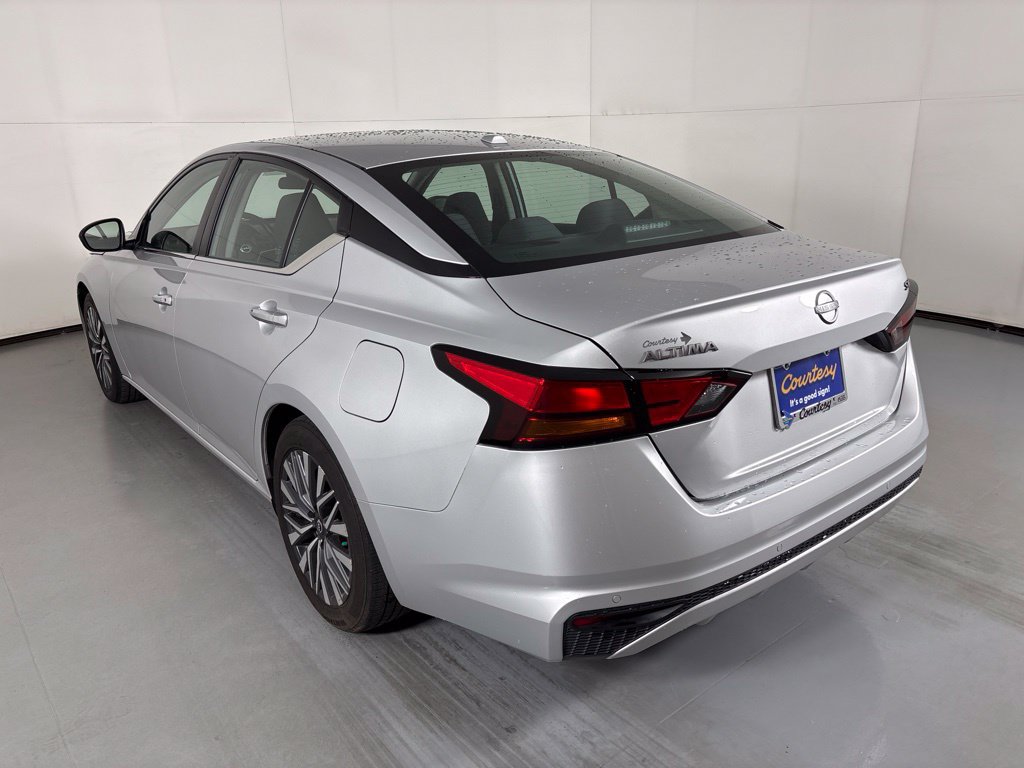 Used 2024 Nissan Altima 2.5 SV FWD image 6