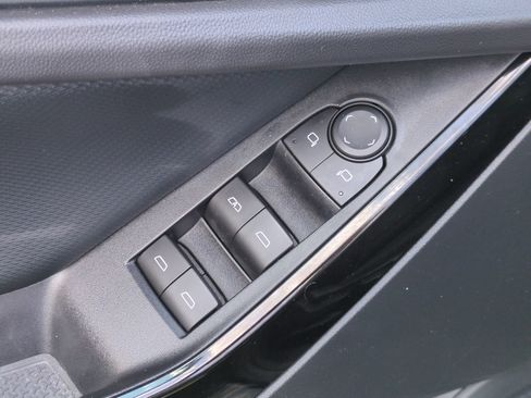 Used 2025 Chevrolet Equinox LT FWD image 15