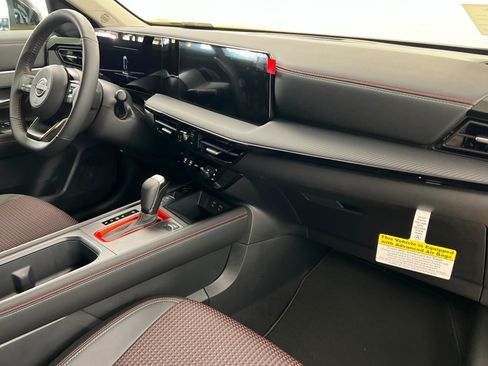 New 2026 Nissan Kicks SR FWD image 24