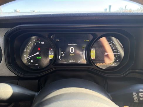 Used 2024 Jeep Wrangler Unlimited AWD/4WD image 23