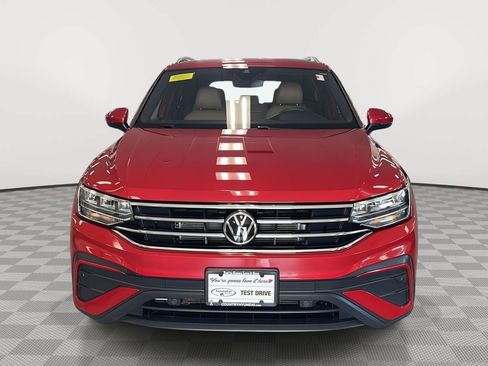 Used 2023 Volkswagen Tiguan SE FWD image 2