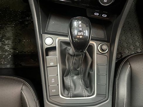 Certified 2023 Volkswagen Jetta SE w/ Panoramic Sunroof Package image 15