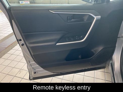 Used 2025 Toyota RAV4 LE AWD/4WD image 8