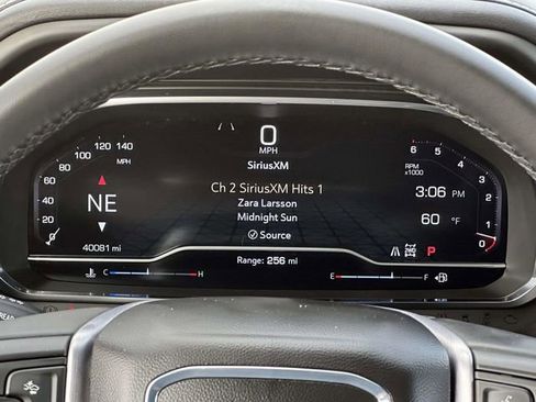 Used 2024 GMC Yukon XL SLT image 26