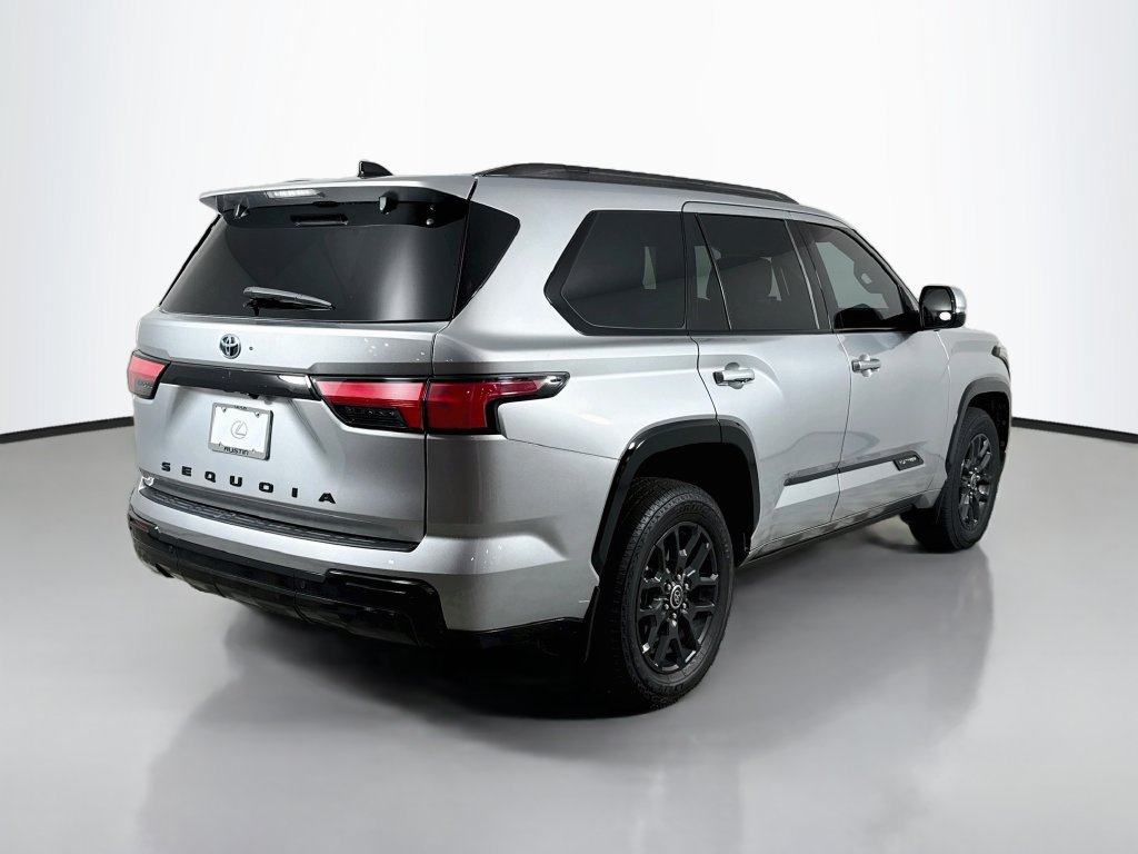 Used 2023 Toyota Sequoia Platinum AWD/4WD image 5