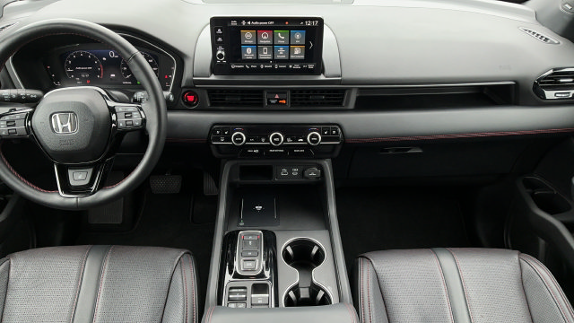 Used 2025 Honda Pilot Black Edition image 17
