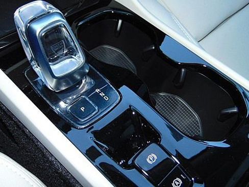 New 2026 Volvo XC40 B5 Ultra w/ Climate Package image 18