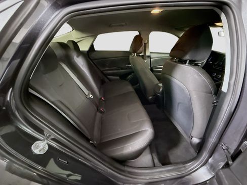 Used 2022 Hyundai Elantra SE FWD image 26
