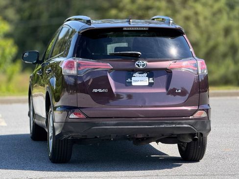 Used 2018 Toyota RAV4 LE w/ All Weather Liner Package FWD image 5