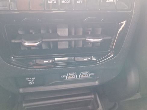 Used 2023 Jeep Grand Cherokee L Laredo image 18