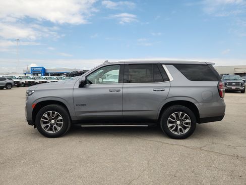 Used 2022 Chevrolet Tahoe LT w/ Luxury Package RWD image 4