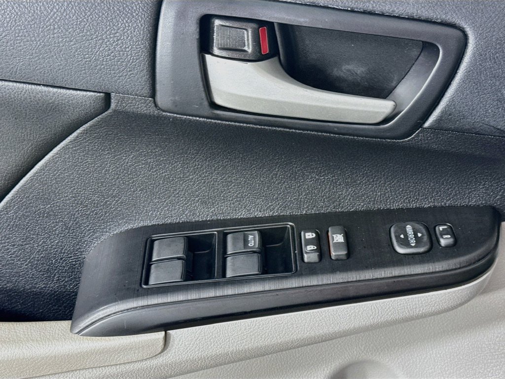 Used 2013 Toyota Camry LE FWD image 19
