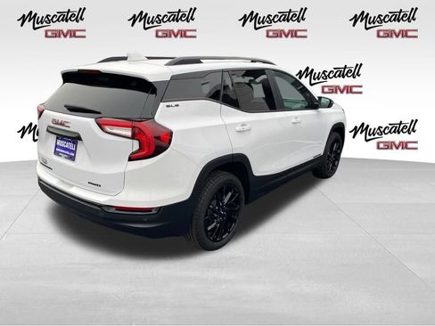 Used 2023 GMC Terrain SLE w/ Driver Convenience Package image 4