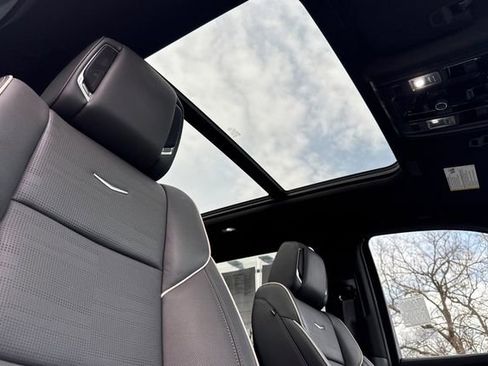 Certified 2025 Cadillac Escalade Premium Luxury image 18