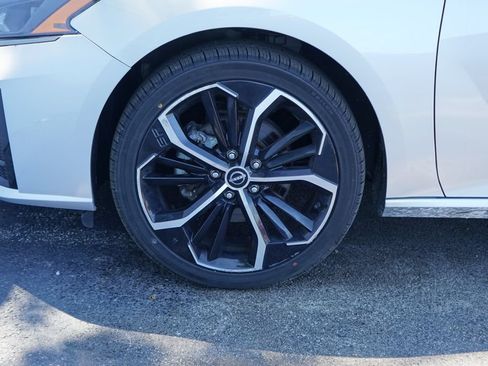 Used 2024 Nissan Altima 2.5 SR FWD image 6