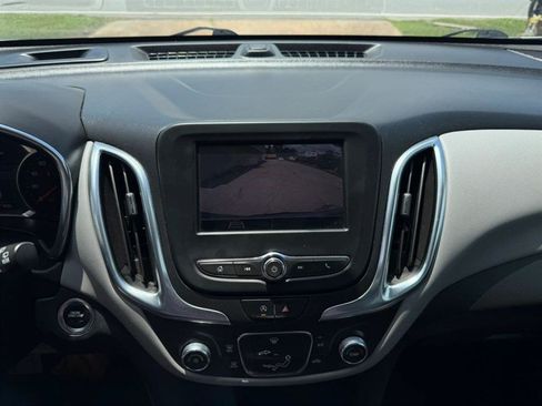 Used 2022 Chevrolet Equinox LS w/ LS Convenience Package FWD image 13