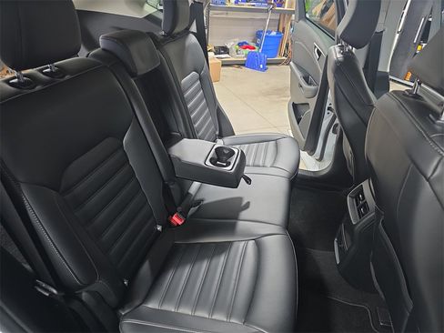 Used 2024 Ford Edge SEL image 11