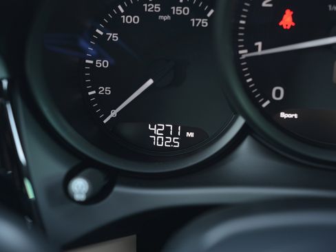 Certified 2025 Porsche Macan AWD/4WD image 19