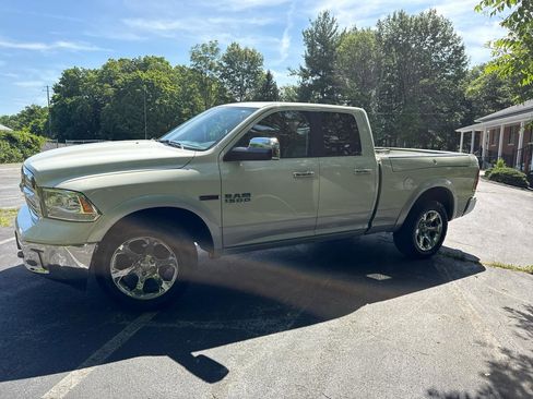 Used 2018 RAM 1500 Laramie AWD/4WD image 6