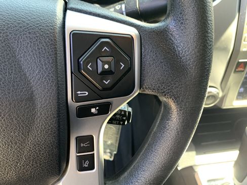 Used 2018 Toyota Tundra SR5 w/ SR5 Upgrade Package AWD/4WD image 20