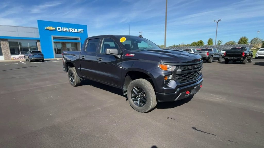 Used 2023 Chevrolet Silverado 1500 Custom Trail Boss AWD/4WD image 2