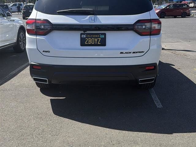 Used 2025 Honda Pilot Black Edition image 3