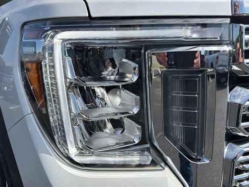 Used 2023 GMC Sierra 2500 Denali w/ Denali Ultimate Package AWD/4WD image 11