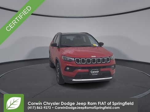 Used 2024 Jeep Compass Limited image 4