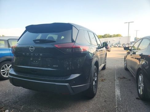 Used 2024 Nissan Rogue S AWD/4WD image 7