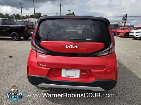 Used 2025 Kia Soul LX w/ LX Technology Package FWD image 12