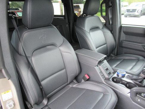 Used 2025 Ford Bronco Badlands AWD/4WD image 9
