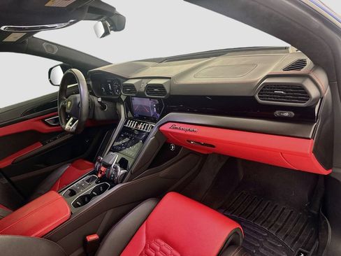 Used 2022 Lamborghini Urus AWD/4WD image 31