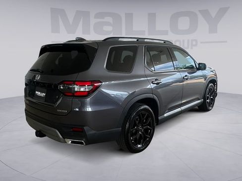 Used 2025 Honda Pilot Touring image 5