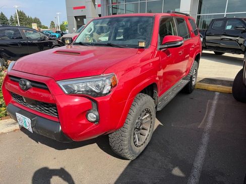Used 2020 Toyota 4Runner TRD Off-Road Premium w/ Moonroof Package AWD/4WD image 2