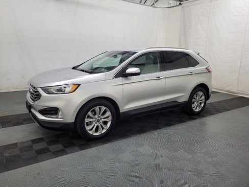 Used 2019 Ford Edge Titanium FWD image 2