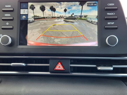 Used 2025 Hyundai Elantra Blue image 20