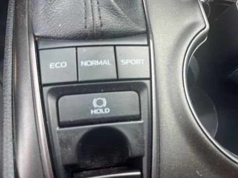 Used 2022 Toyota Camry XSE FWD image 18