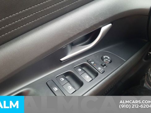 Used 2025 Hyundai Elantra SE image 15