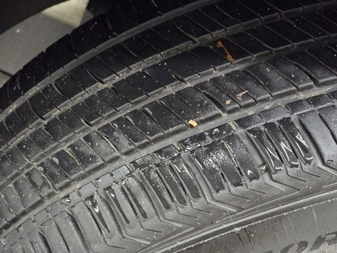 Used 2024 GMC Terrain SLT image 9