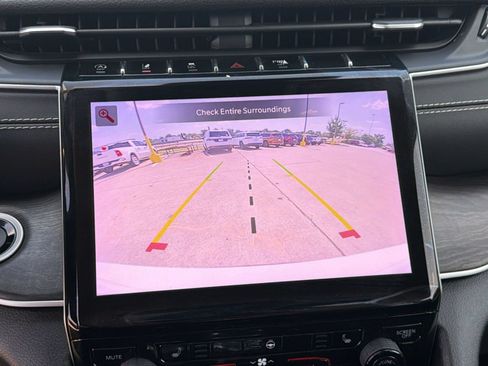 Certified 2022 Jeep Grand Cherokee L Limited AWD/4WD image 20