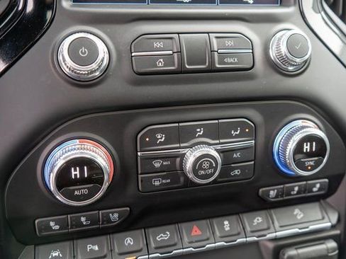 Used 2022 GMC Sierra 1500 SLT w/ SLT Premium Plus Package AWD/4WD image 39