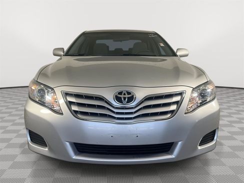Used 2010 Toyota Camry SE image 2
