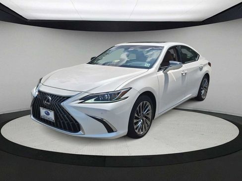 Used 2024 Lexus ES 300h w/ Technology Package FWD image 4