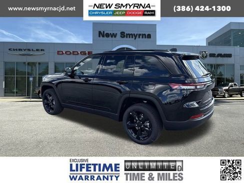 New 2025 Jeep Grand Cherokee Limited w/ Black Appearance Package image 5