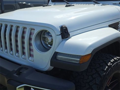 Used 2018 Jeep Wrangler Unlimited Sahara image 9