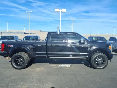 Used 2019 Ford F350 Platinum w/ Platinum Ultimate Package image 3